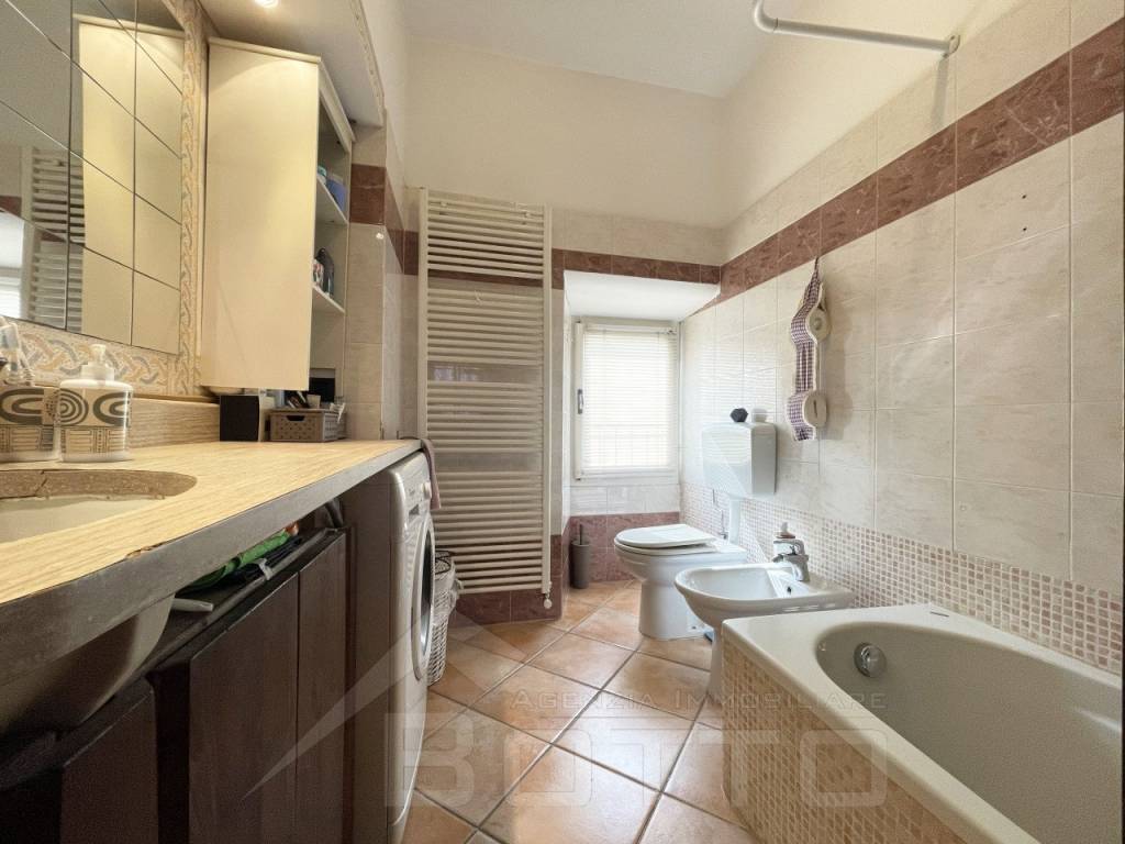 casa vendita gattico bagno