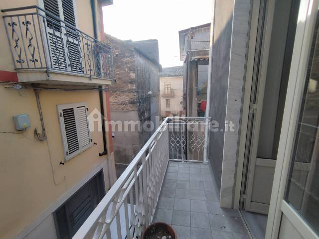 balcone affaccio strada