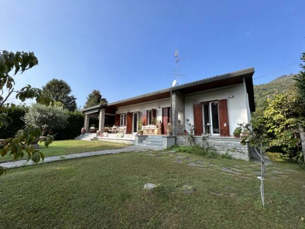 Villa con giardino