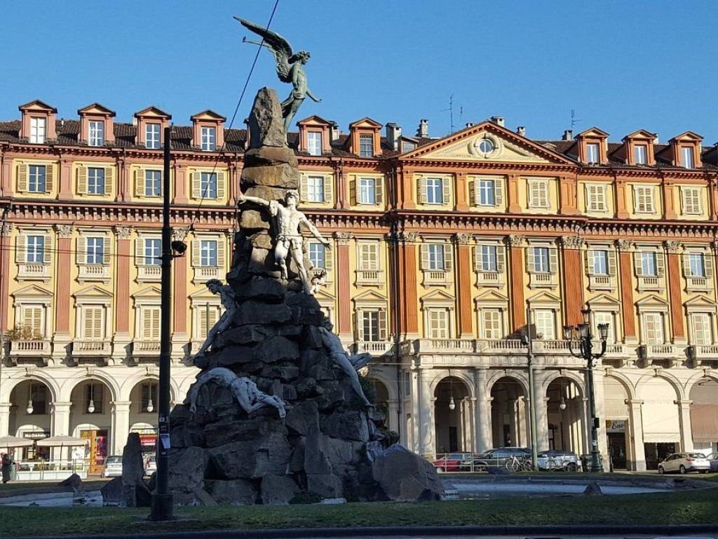 Locale commerciale piazza statuto, cittadella, torino