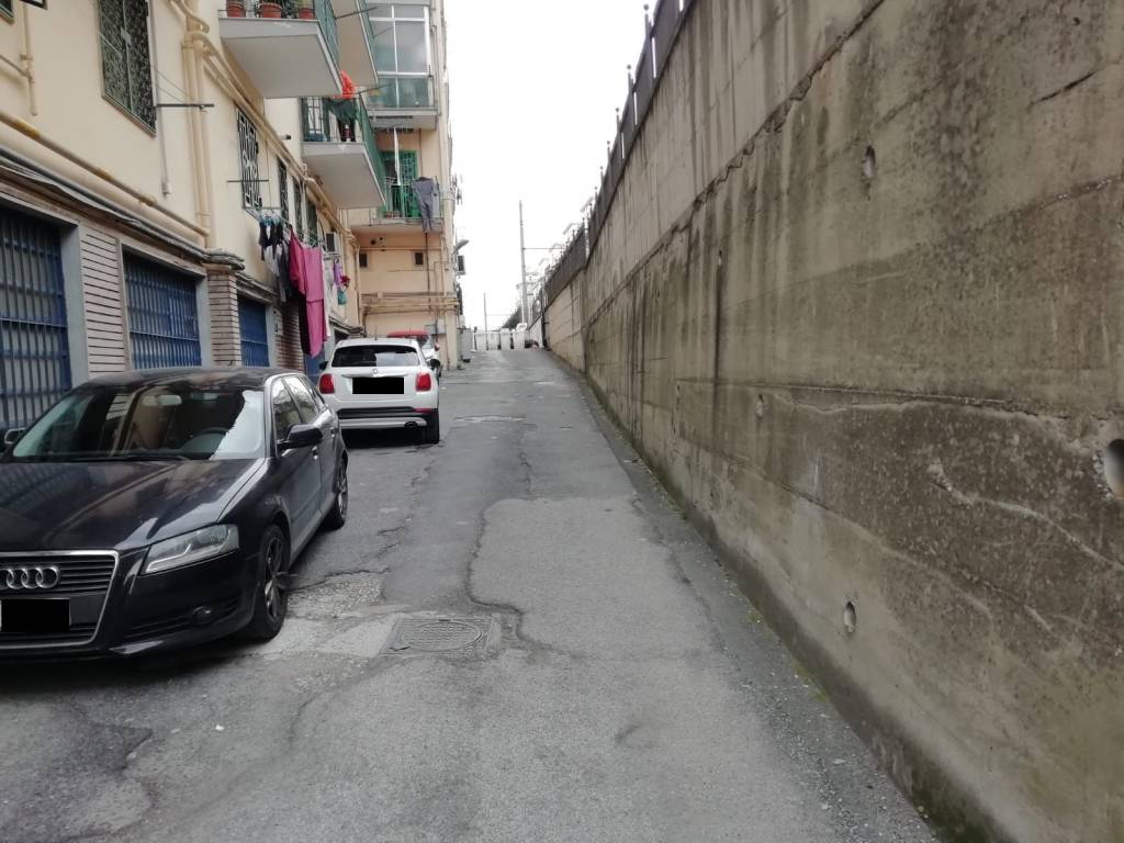 Capannone via filippo illuminato, fuorigrotta, napoli