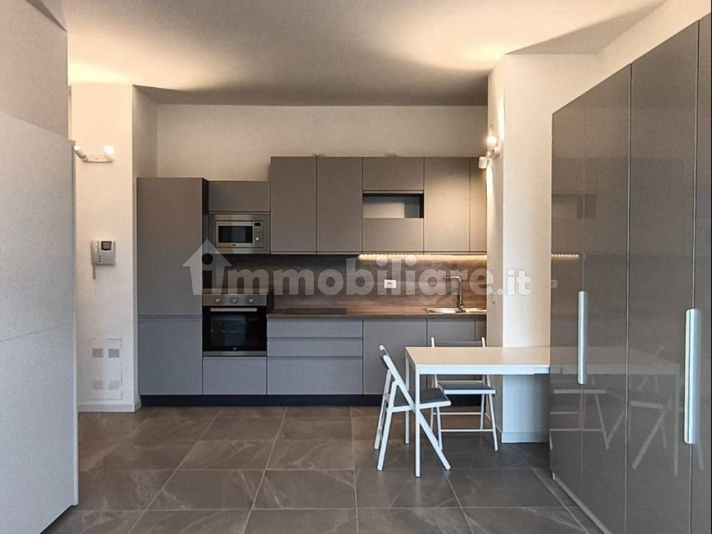 Rent Apartment Monza. Studio in via Monte Bianco 4. Excellent condition