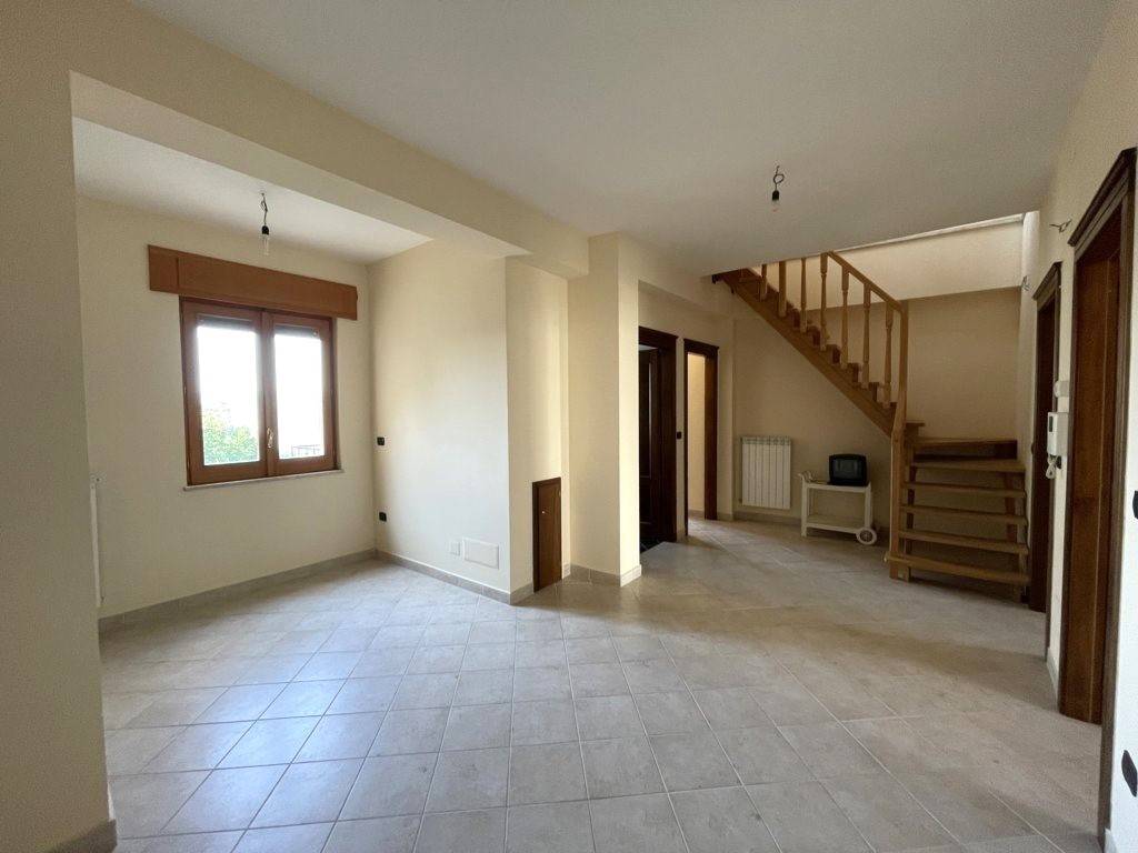 Terratetto unifamiliare 195 m², ottimo stato, bonito