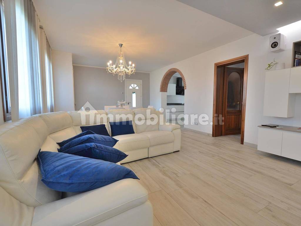 Vendita Villa bifamiliare in via Passarin Bassano del Grappa. Ottimo