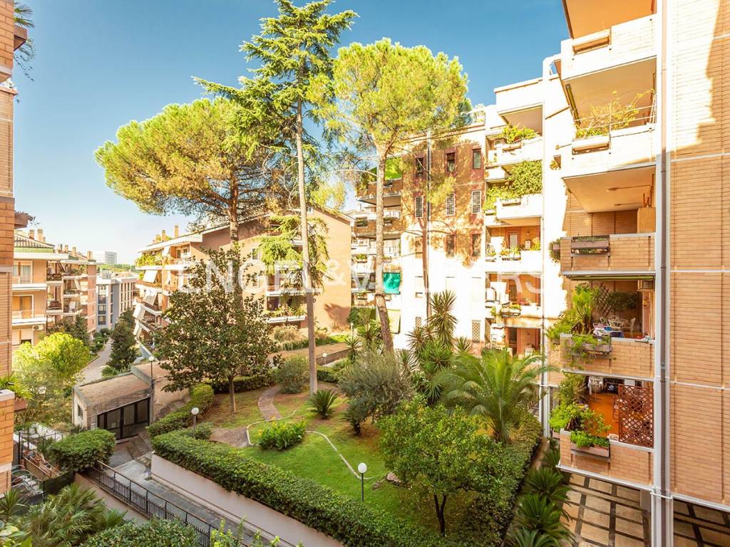 Vendita Appartamento in via Benedetto Croce. Roma. Da ristrutturare, quinto  piano, con balcone, riscaldamento centralizzato, rif. 106709555