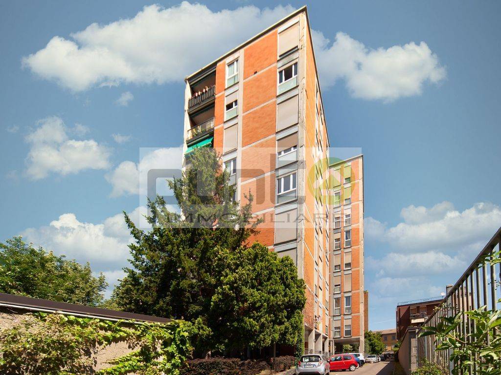 Vendita Appartamento Muggiò. Trilocale in via San Rocco 28. Buono stato,  quarto piano, con balcone, riscaldamento centralizzato, rif. 106744283