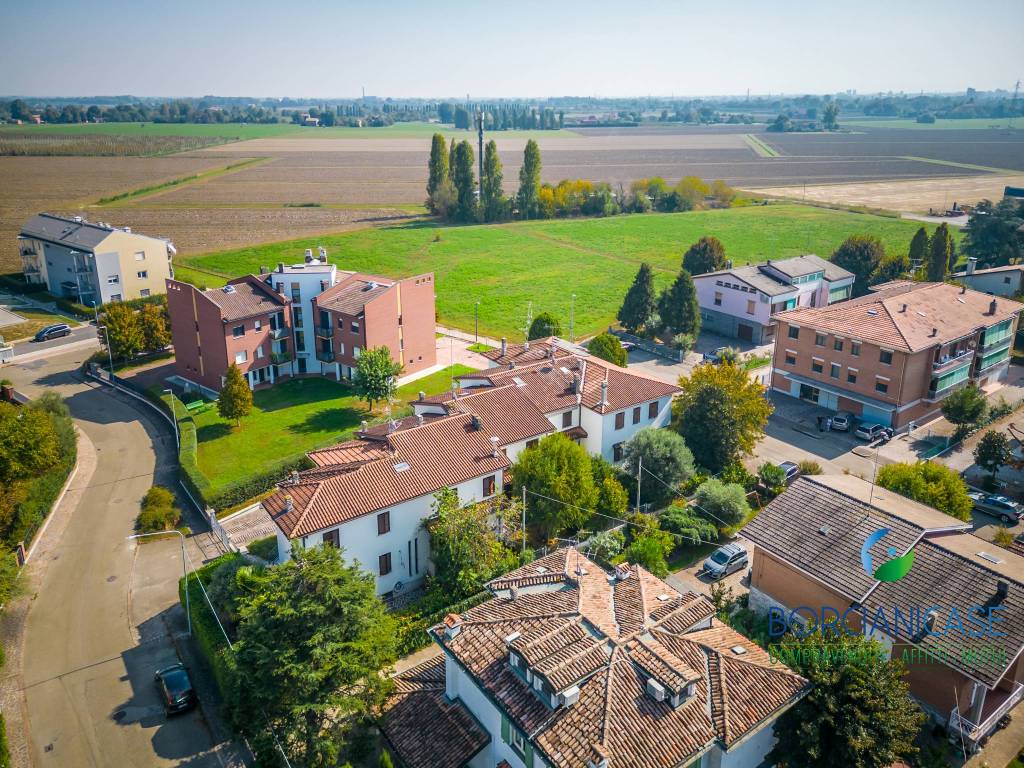 VISTE VILLA A SCHIERA