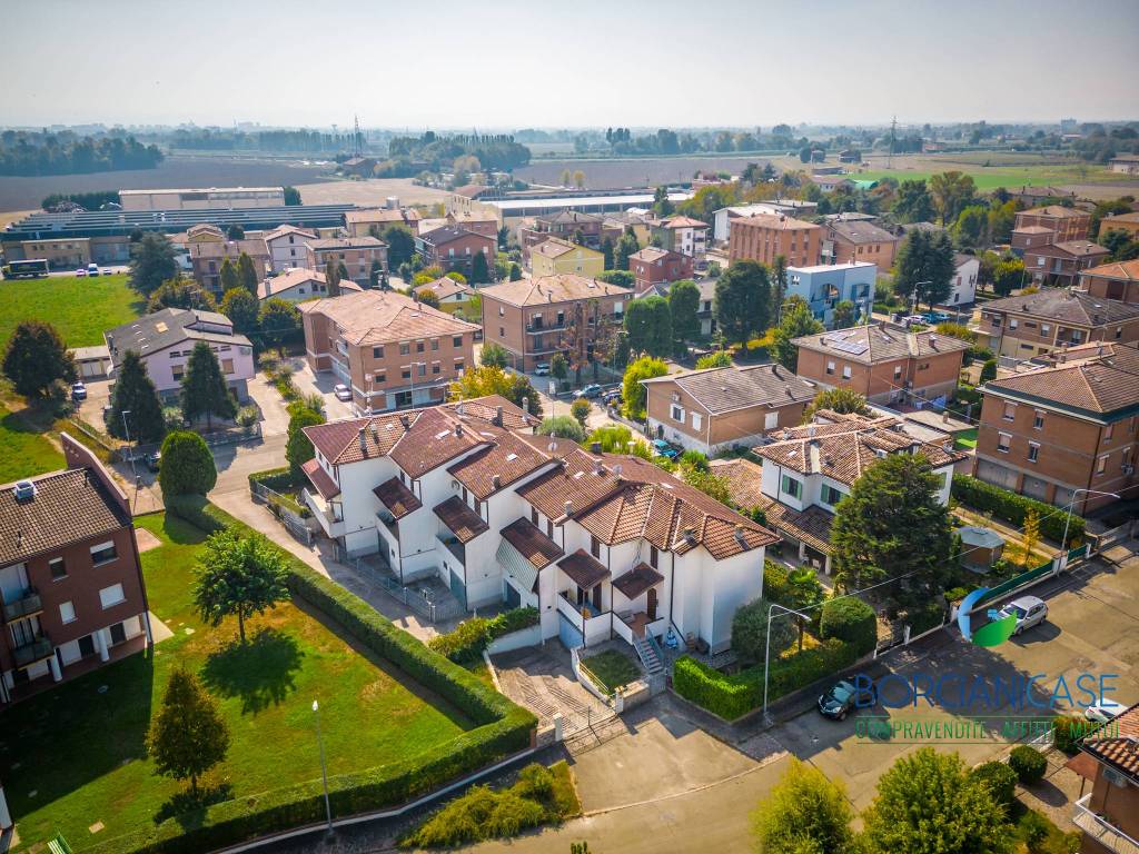 VISTE VILLA A SCHIERA