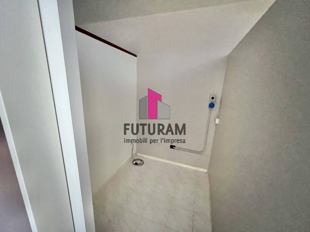 AFFITTASI UFFICIO 87MQ A SARCEDO