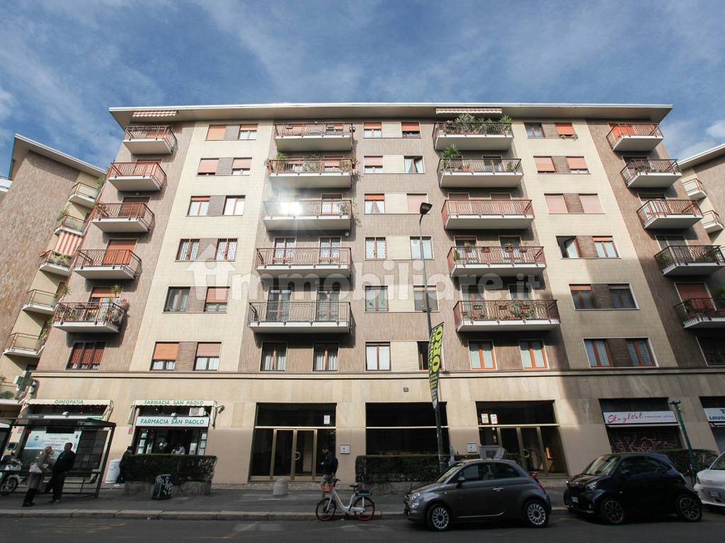 Vendita Appartamento Milano. Trilocale in via Pordenone 1. Buono stato,  quarto piano, posto auto, con balcone, riscaldamento centralizzato, rif.  106767127