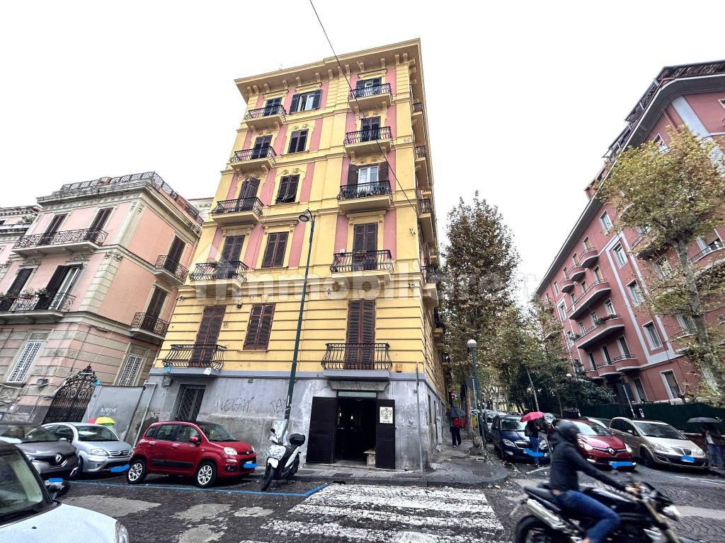 Locale commerciale via Aniello Falcone 13, Napoli, Rif. 106767763 Immobiliare.it
