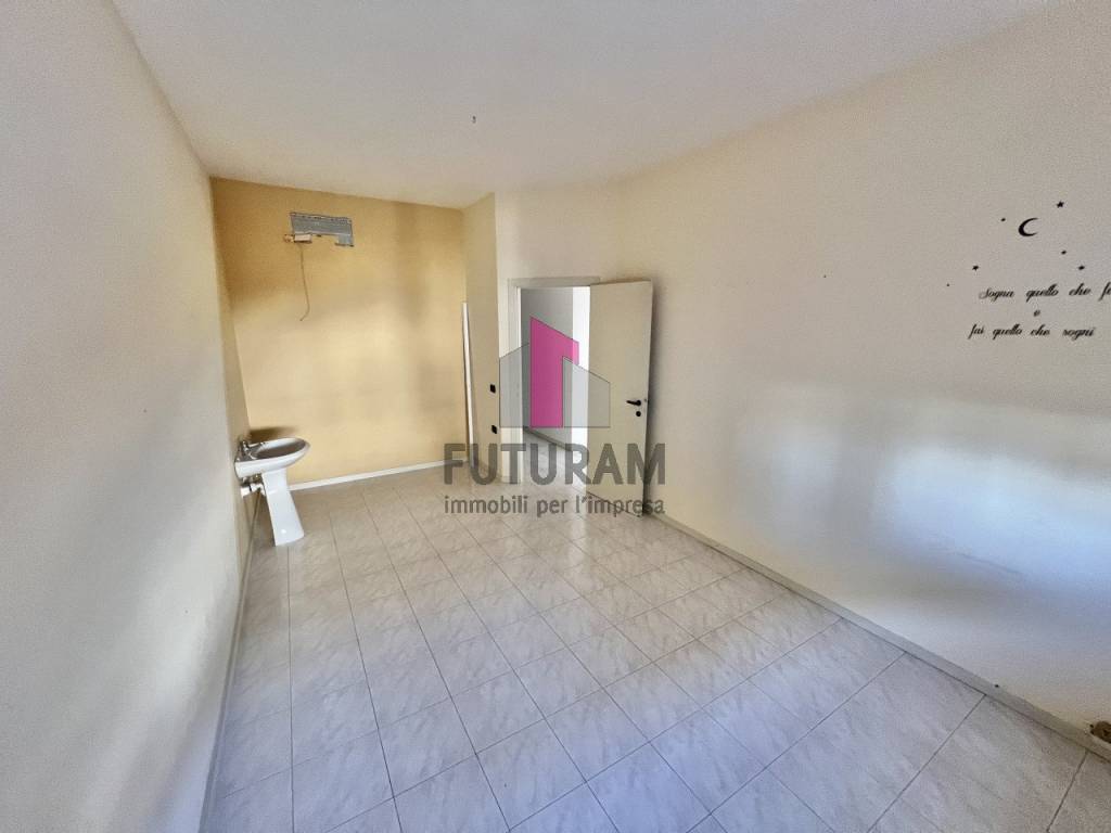 AFFITTASI UFFICIO 79MQ A SARCEDO