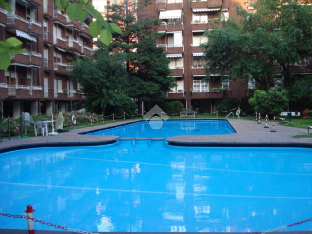 piscina condominiale