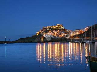 Castello dal porto turistico