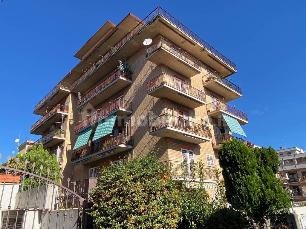 Vendita Appartamento Monterotondo. Trilocale in via Ticino 1. Buono stato,  secondo piano, posto auto, con balcone, riscaldamento autonomo, rif.  106780439