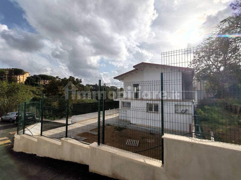 Vendita Villa bifamiliare in via dei Gonzaga Roma. Nuova, posto auto