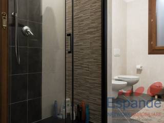 bagno principale con doccia