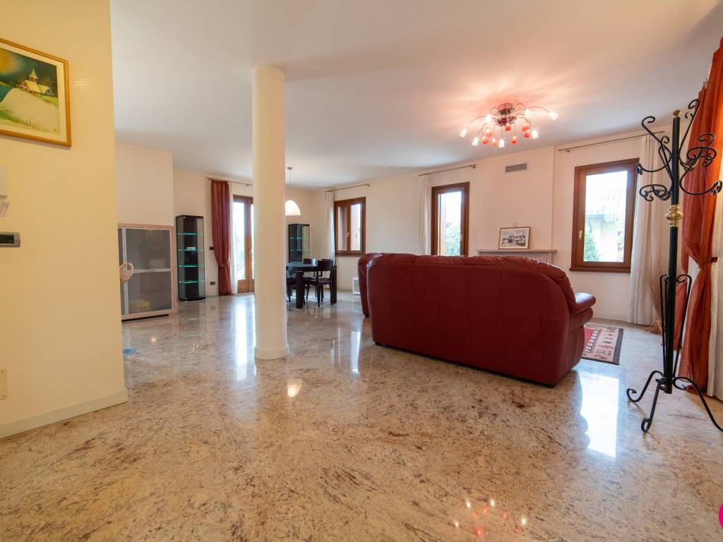 Vendita Villa unifamiliare in via Budoia Pordenone. Ottimo stato, posto