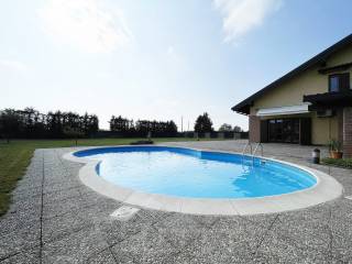 casa vendita momo piscina2