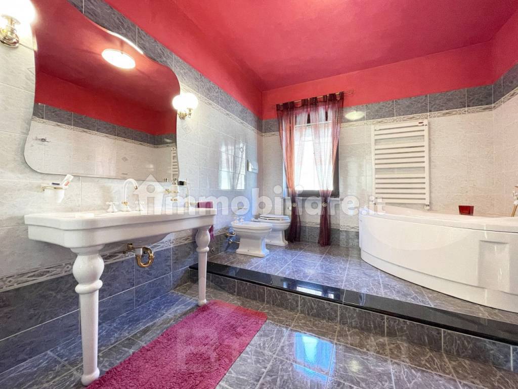 casa vendita momo bagno2