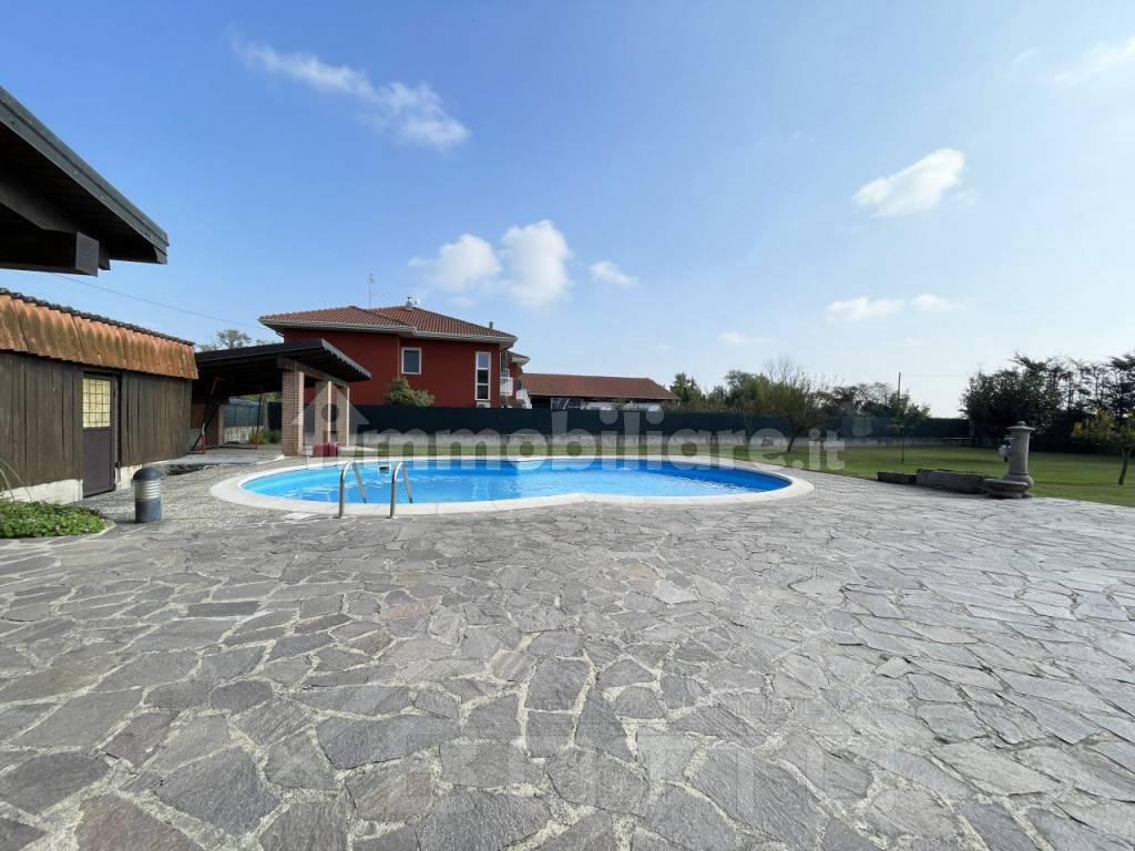 casa vendita momo piscina5