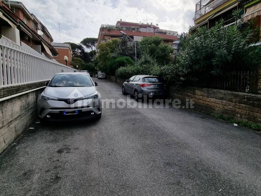 viale posti auto