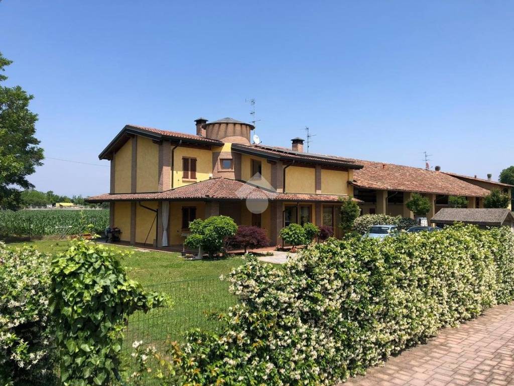 Villa bifamiliare via A. Crespi 2628, Fara Gera d'Adda