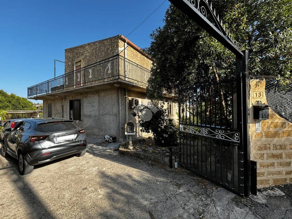 Vendita Villa unifamiliare in via degli Ulivi Agrigento. Da ristrutturare,  posto auto, con terrazza, 257 m², rif. 106823877