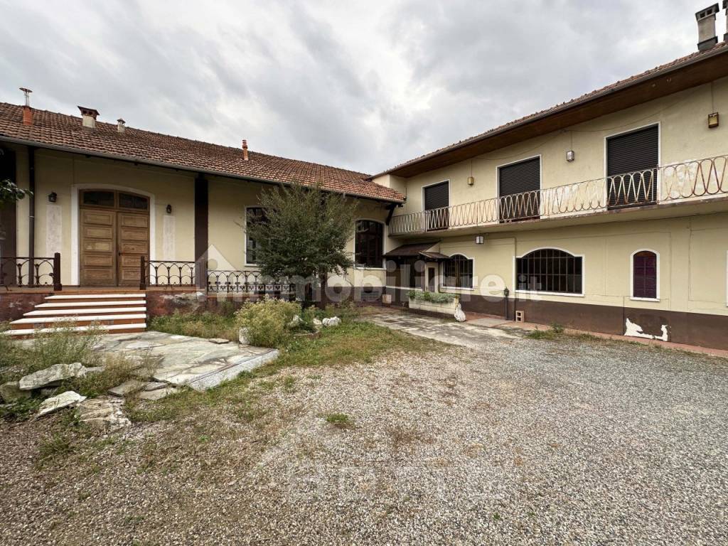 casa vendita borgosesia estterno674