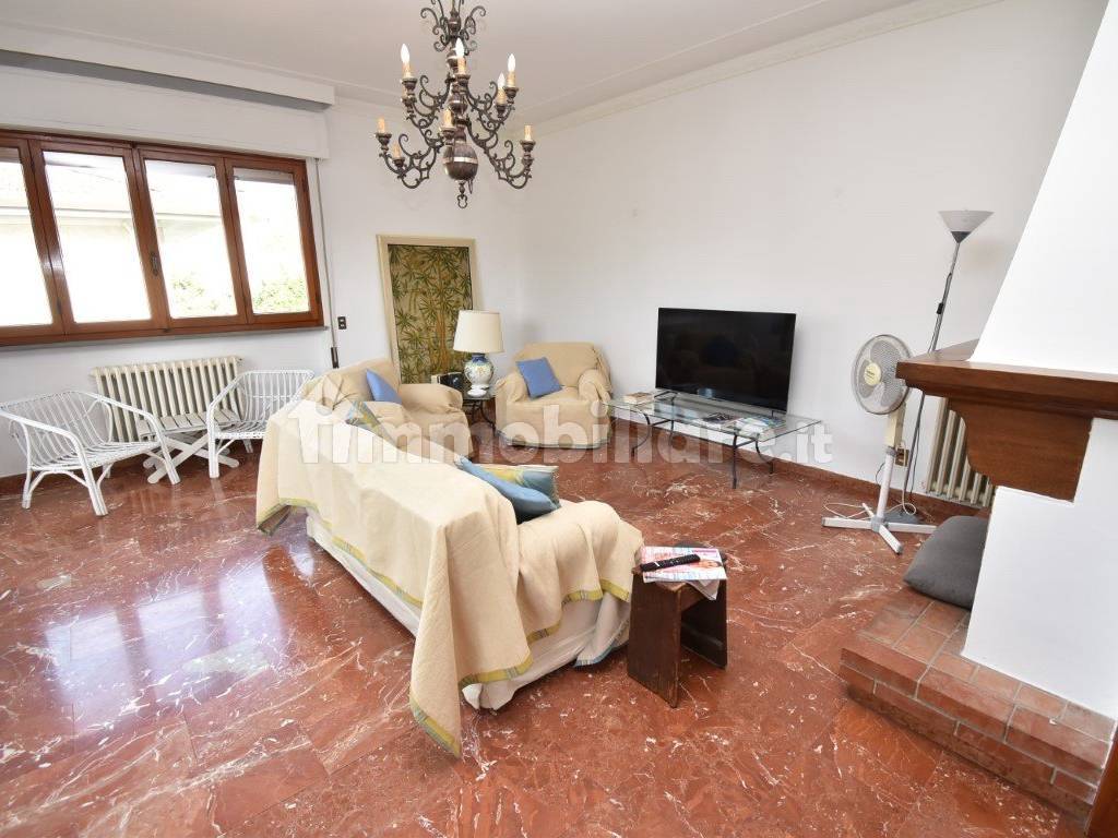 INTERNO