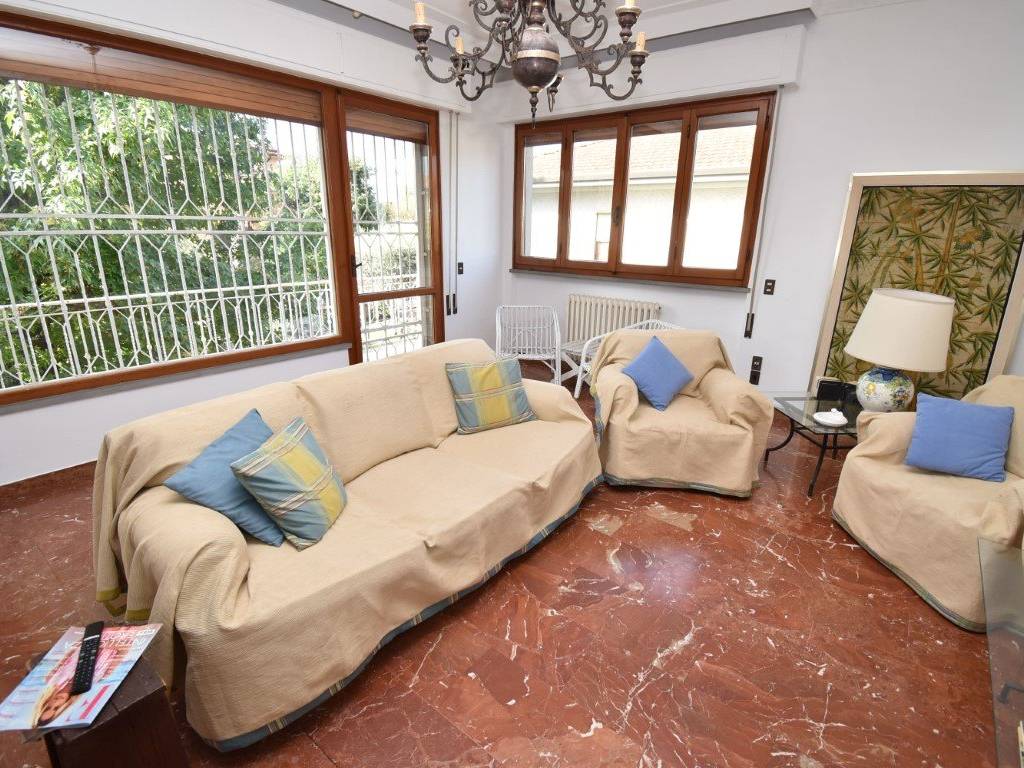 INTERNO