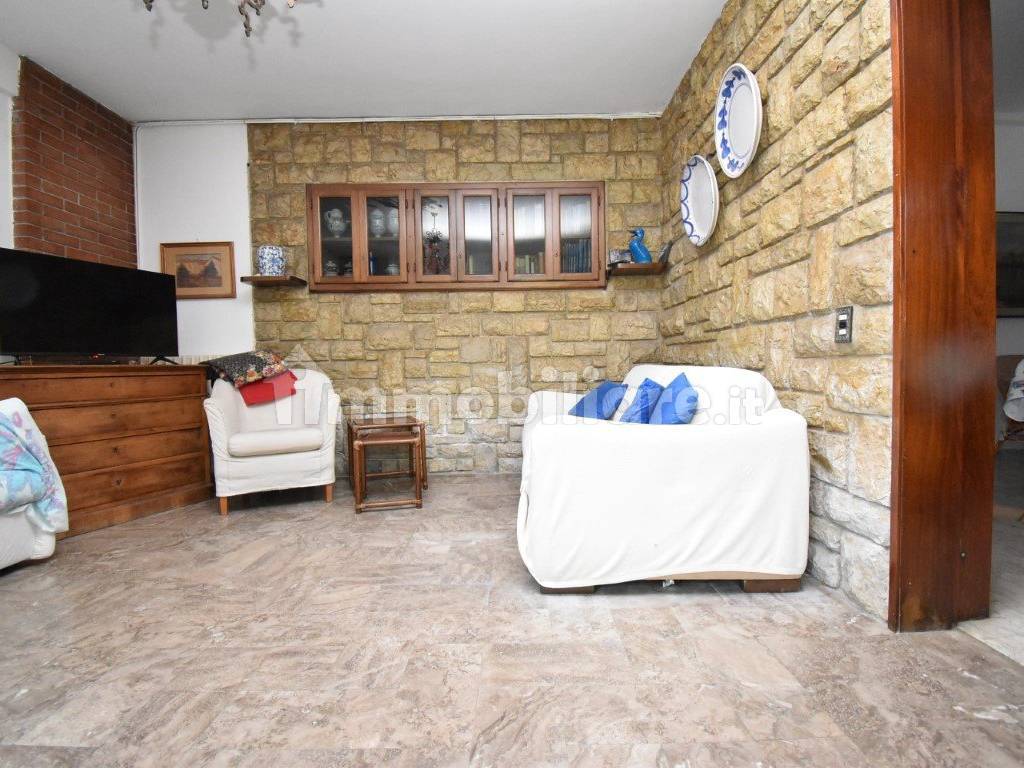 INTERNO