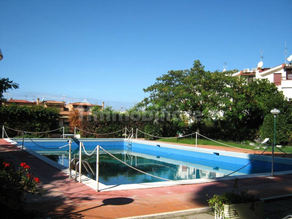 piscina condominiale