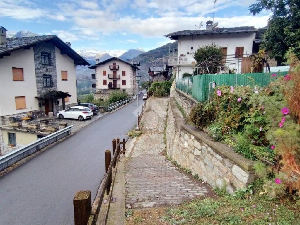 strada che conduce alla casa