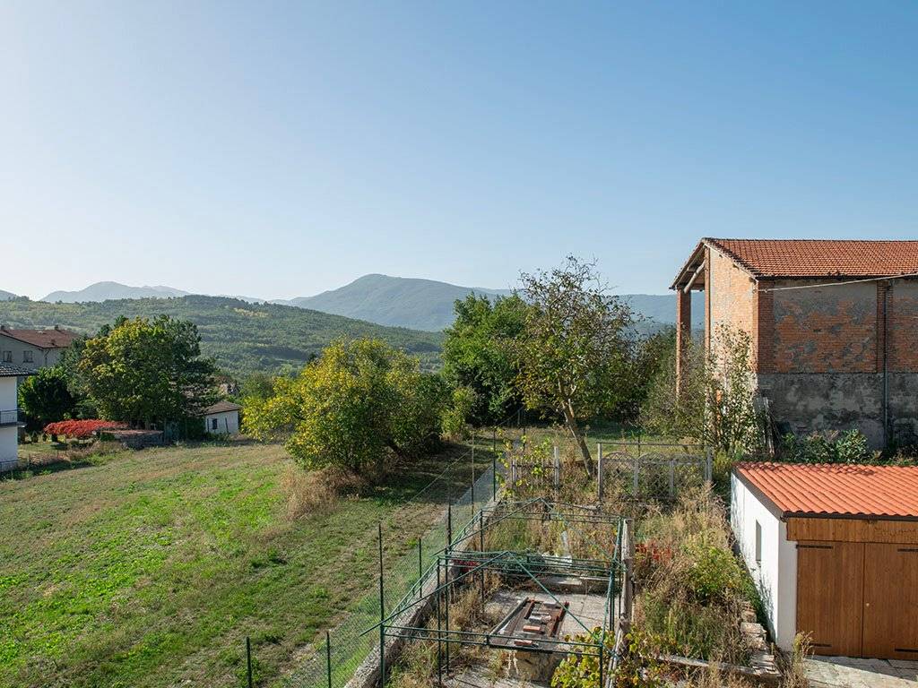 Villa indipendente con ampio giardino a Varzi