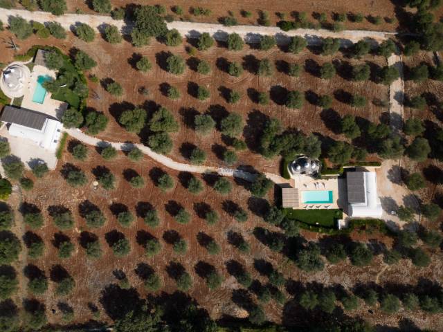 Trullo con casolare e piscina