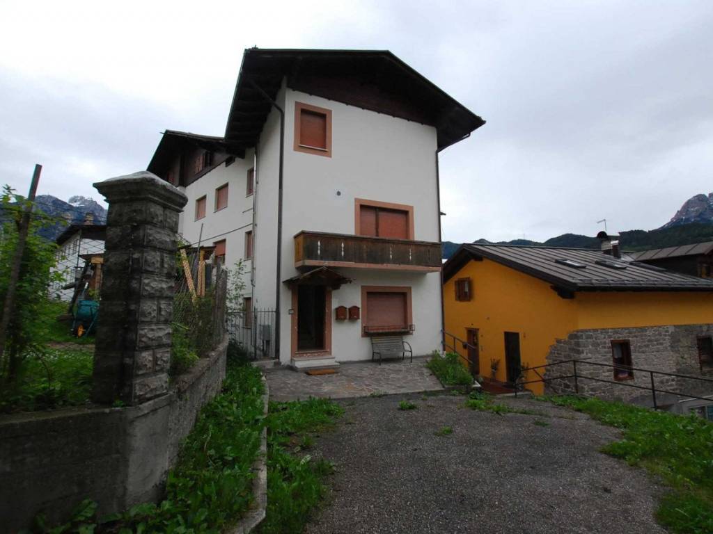 casa lozzo di cadore entrata