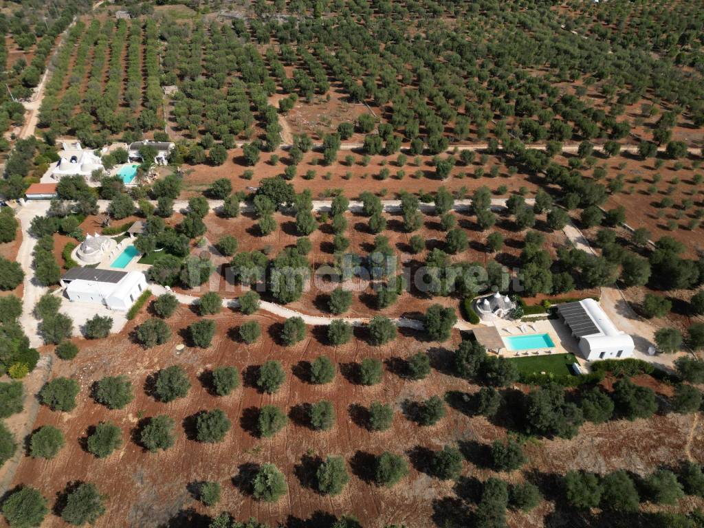 Trullo con casolare e piscina