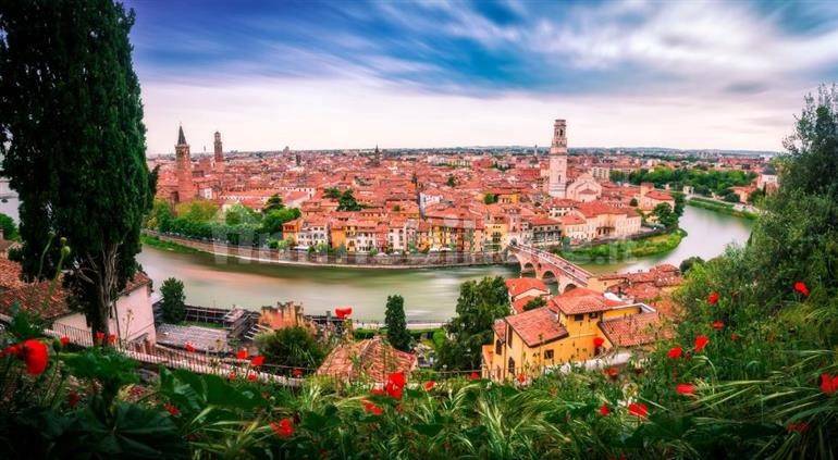 Palazzo - Edificio in vendita a Verona