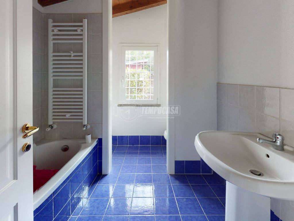 Strada-Vicinale-Di-vigna-moriconi-Bathroom