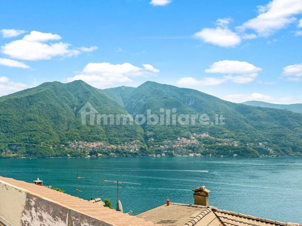 Casa di borgo con terrazzo vista lago a Laglio