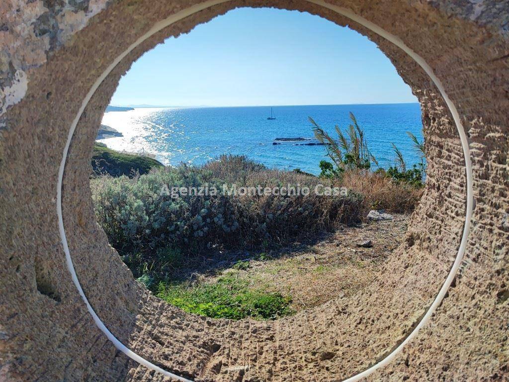 Vista della costa a Lu Bagnu