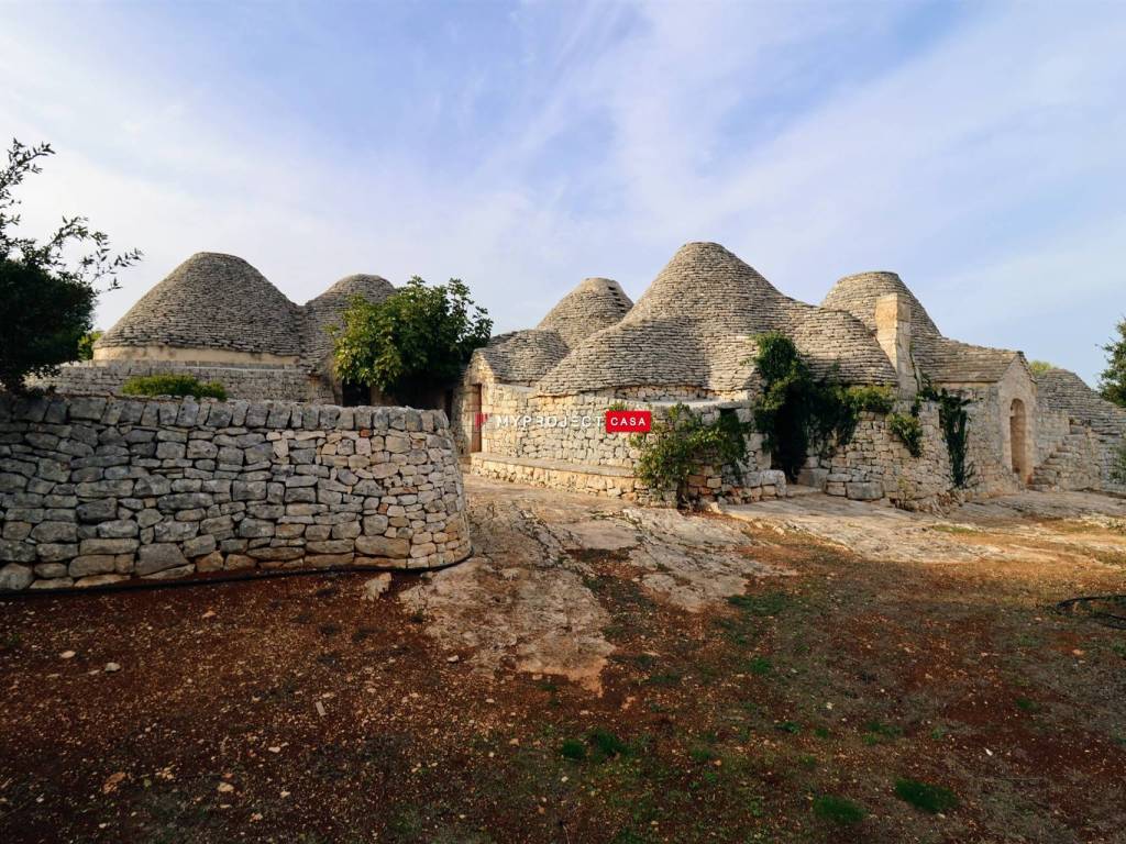 Trulli in vendita con piscina Cisternino 