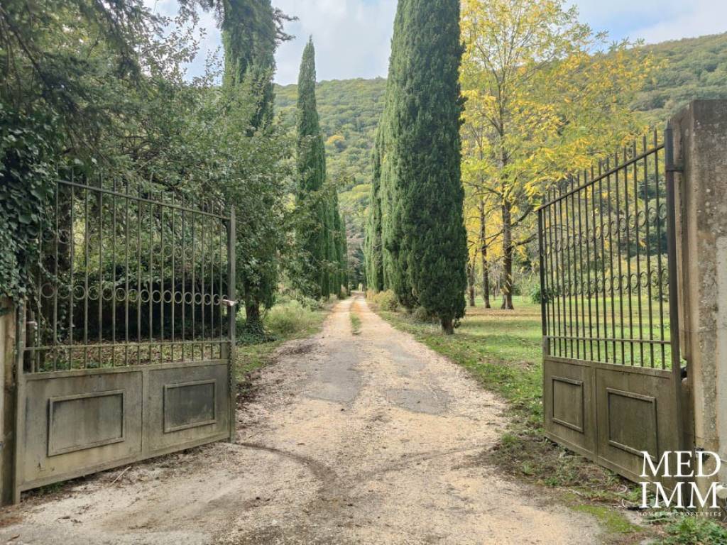 Casale sul Lago di Vico