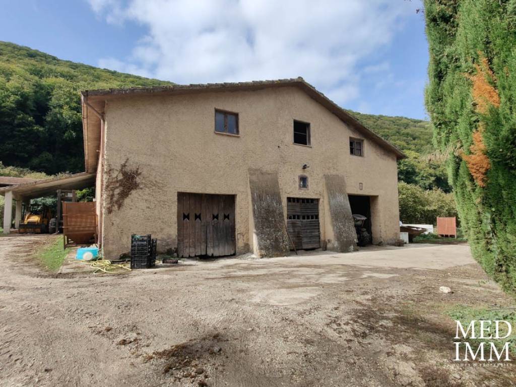 Casale sul Lago di Vico