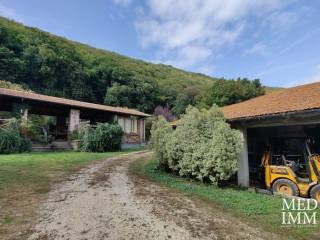 Casale sul Lago di Vico