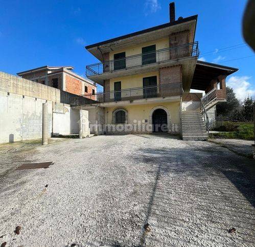 Villa unifamiliare Contrada Archi, Picarelli, Rione Ferrovia, Archi, Avellino
