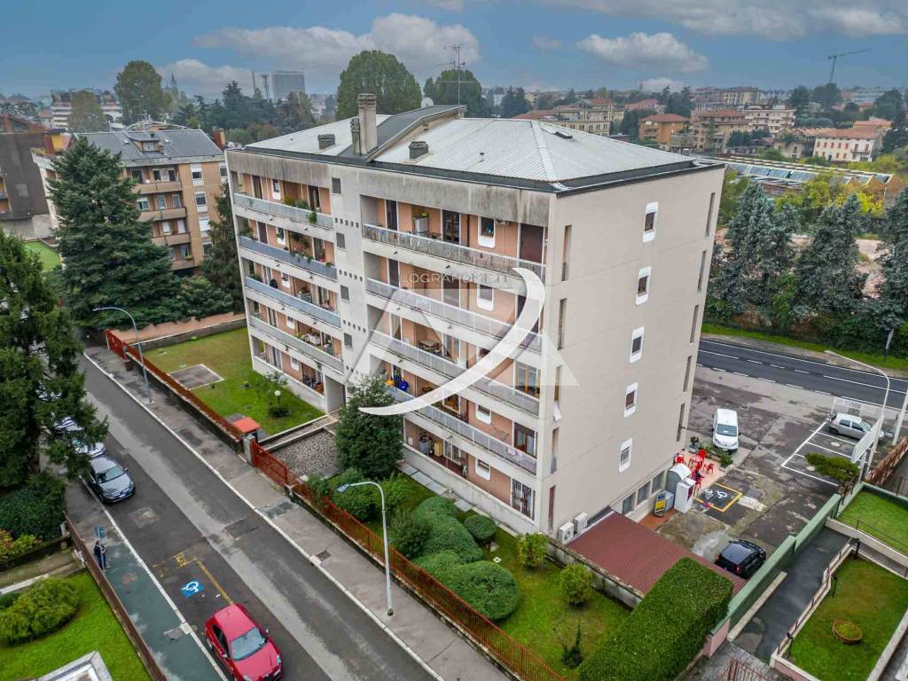 Vendita Appartamento Legnano. Bilocale in via Carlo Porta 91. Ottimo stato,  secondo piano, posto auto, con balcone, riscaldamento centralizzato, rif.  106973373
