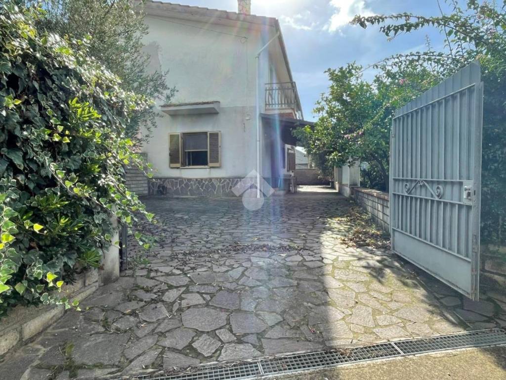 Vendita Villa plurifamiliare in via Sugarelle Fondi. Ottimo stato ...
