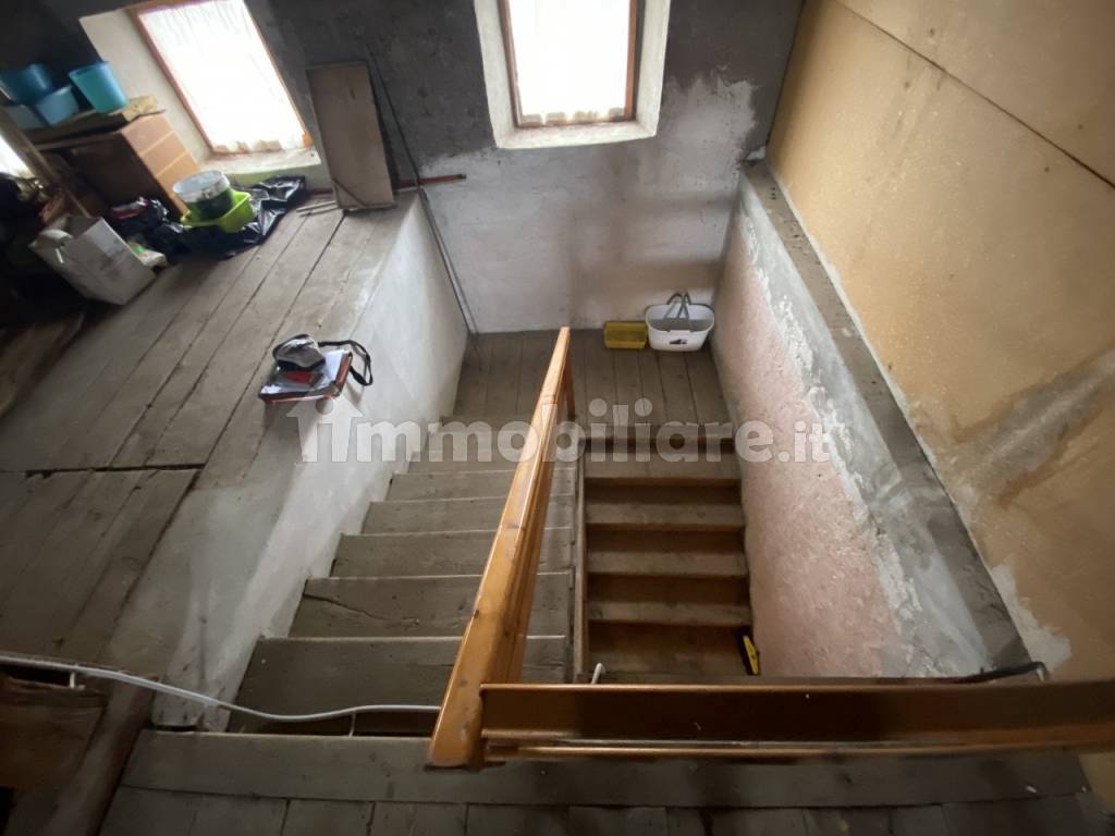 scalinata interna casa danta